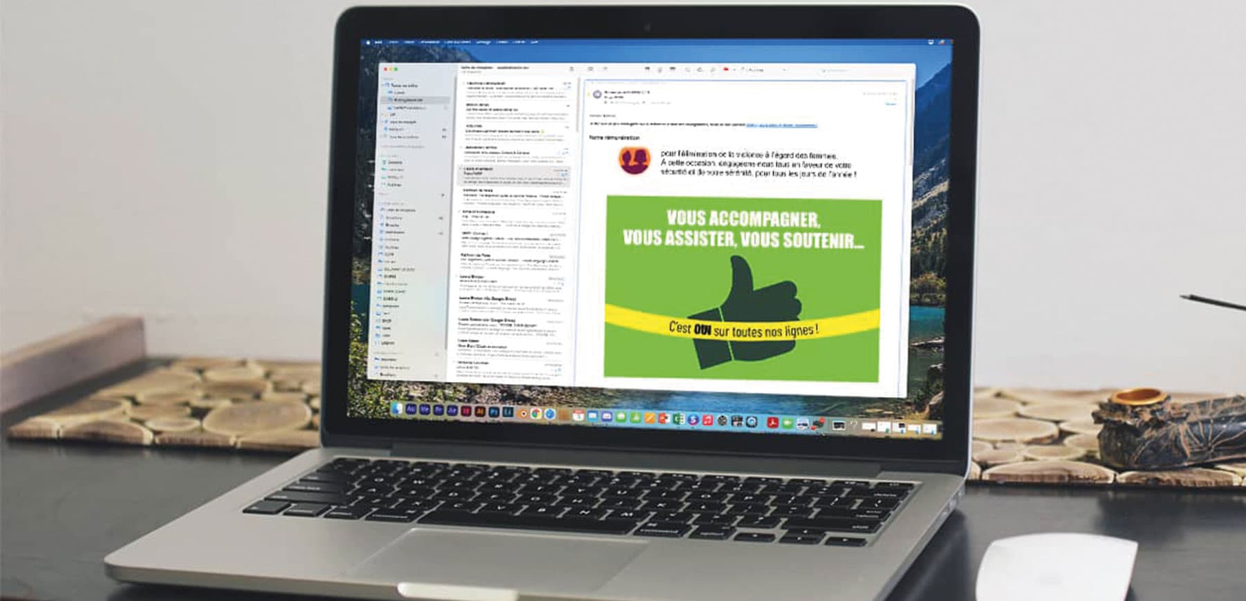 ordinateur montrant la campagne marketing communication keolis - grain blanc à la production visuel